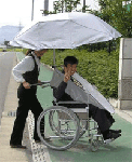 二人に優しい車椅子用傘